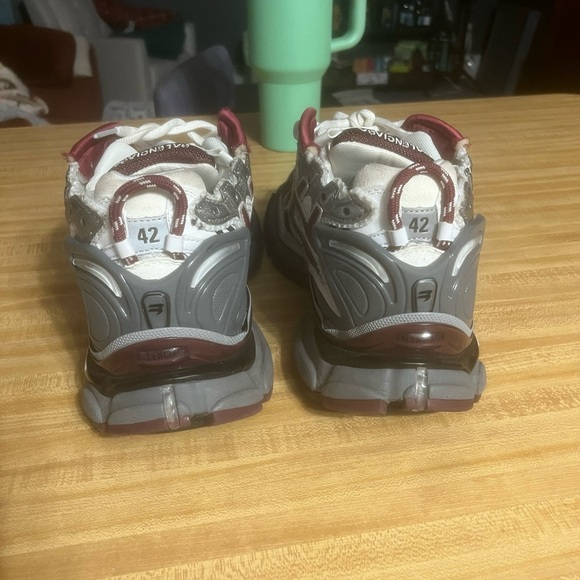Balenciaga runners 

Size 42 

Worn 8/10 

No box - Picture 3 of 4